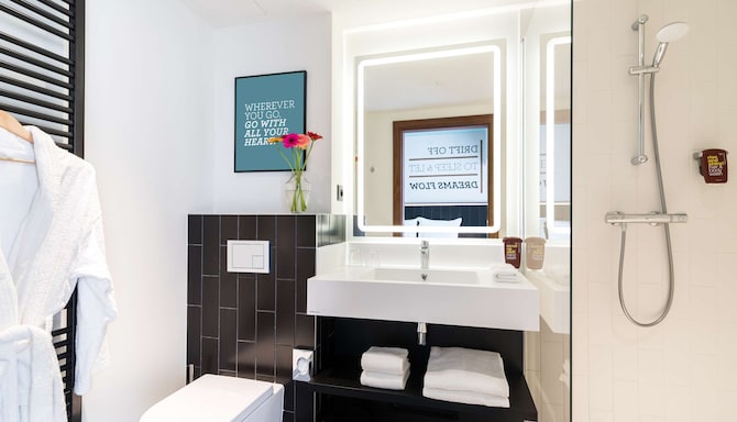 Park Inn by Radisson Poznan - Superior Room Bath