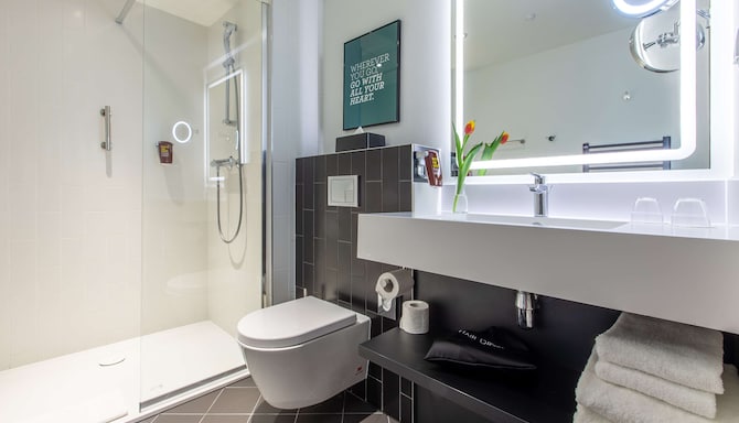 Park Inn by Radisson Poznan - Bathroom