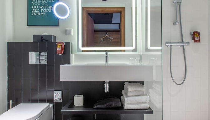 Park Inn by Radisson Poznan - Bathroom