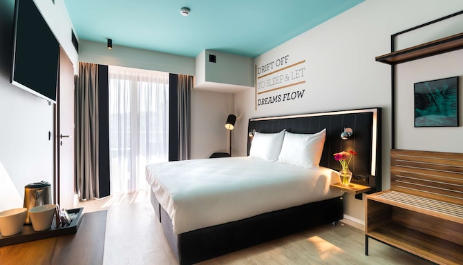 Park Inn by Radisson Poznan - Standard Room with Balcony