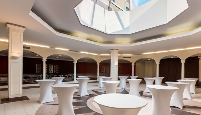 Park Inn by Radisson Pulkovskaya Hotel & Conference Centre St Petersburg - атриум