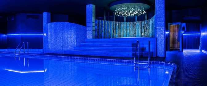 Park Inn by Radisson Pulkovskaya Hotel & Conference Centre St Petersburg - Blue Lit Spa Pool