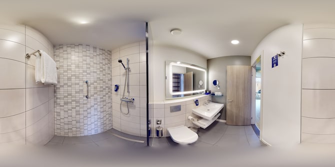 Park Inn by Radisson Residence Riga Barona - Bedroom with Balcony Bathroom