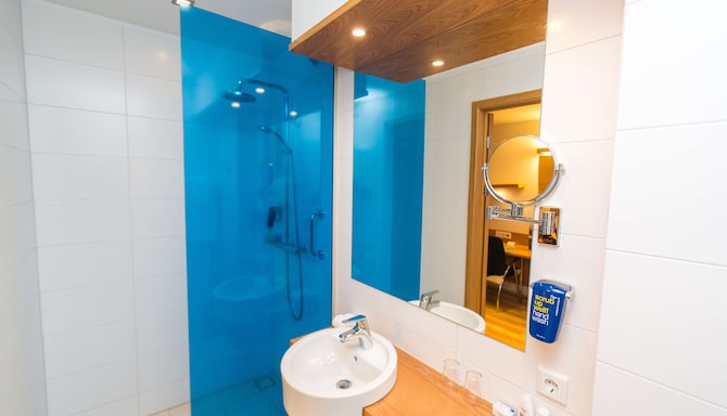 Park Inn by Radisson Reykjavik Keflavik Airport - Guest Room Bath