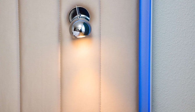 Park Inn by Radisson Reykjavik Keflavik Airport - Standard Room Bed Lamp