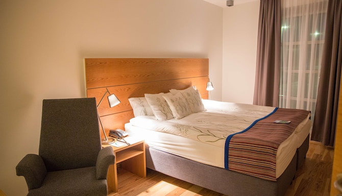 Park Inn by Radisson Reykjavik Keflavik Airport - Guest Room