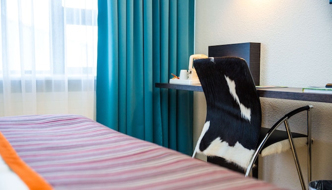 Park Inn by Radisson Reykjavik Keflavik Airport - Standard Room  Bed