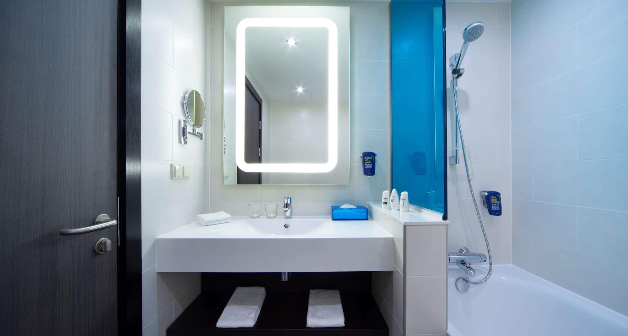 Park Inn by Radisson Riga Valdemara - Superior Room bathroom