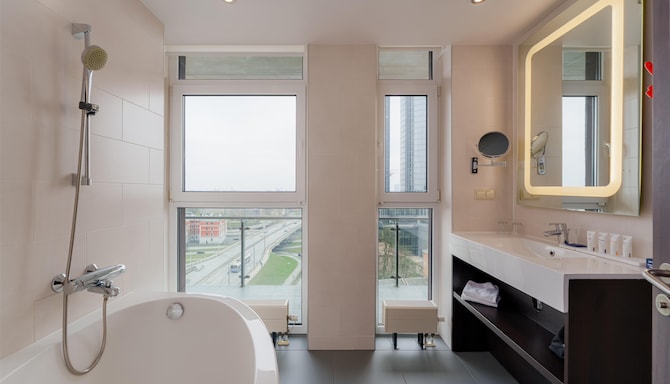 Park Inn by Radisson Riga Valdemara - Superior Room King Balcony Bathroom