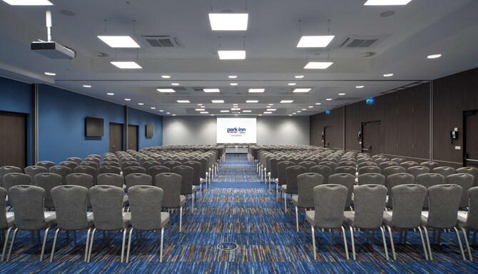 Park Inn by Radisson Riga Valdemara - ABC-juhlasali teatterimuotoon järjestettynä