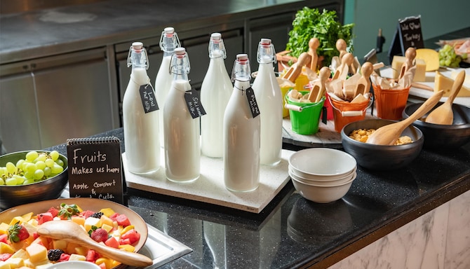 Park Inn by Radisson Riyadh - Food and Drink