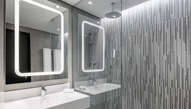 Park Inn by Radisson Riyadh - Suite bathroom