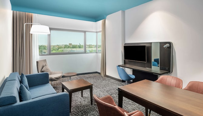 Park Inn by Radisson Riyadh - Junior Suite living room