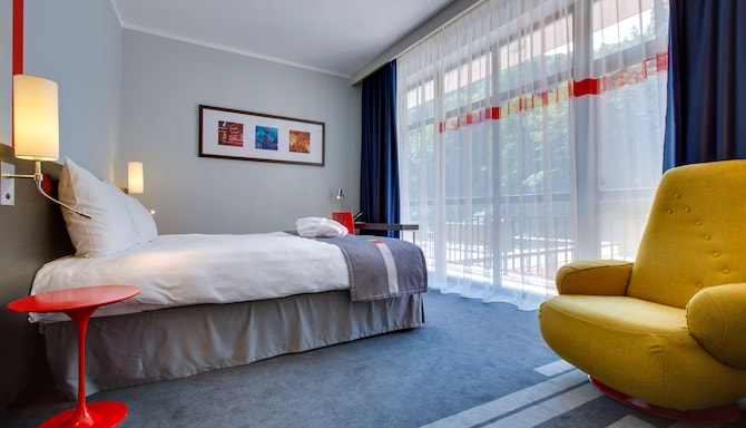 Park Inn by Radisson Rosa Khutor - Family Room Bedroom