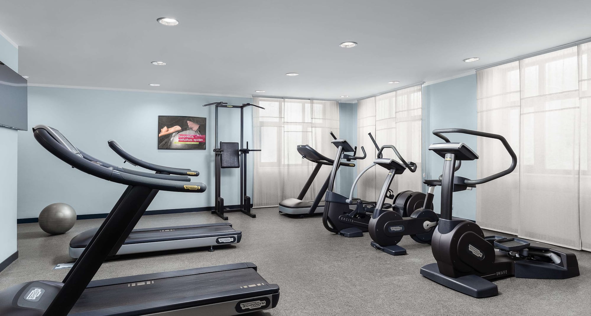 Park Inn by Radisson Rosa Khutor - тренажерный зал 2