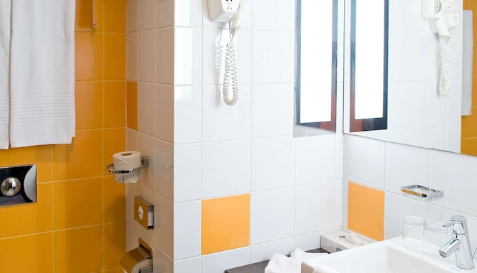 Park Inn By Radisson Sarvar Resort & Spa - Bathroom