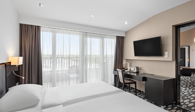Park Inn by Radisson Sarvar Resort and Spa - Guest Room