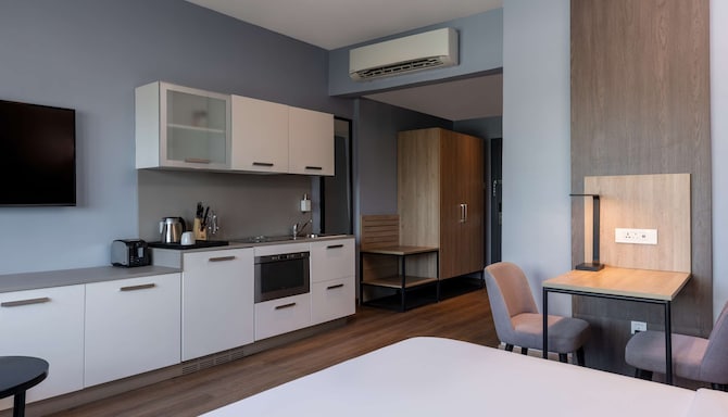 Park Inn by Radisson Serviced Apartments, Lagos Victoria Island - One Bedroom Apartment with balcony