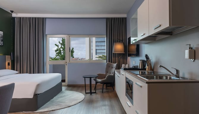 Park Inn by Radisson Serviced Apartments, Lagos Victoria Island - One Bedroom Apartment with balcony