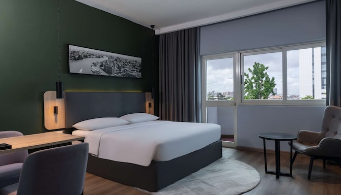Park Inn by Radisson Serviced Apartments, Lagos Victoria Island - One Bedroom Apartment with balcony