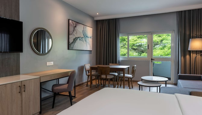 Park Inn by Radisson Serviced Apartments, Lagos Victoria Island - Premium Room with balcony