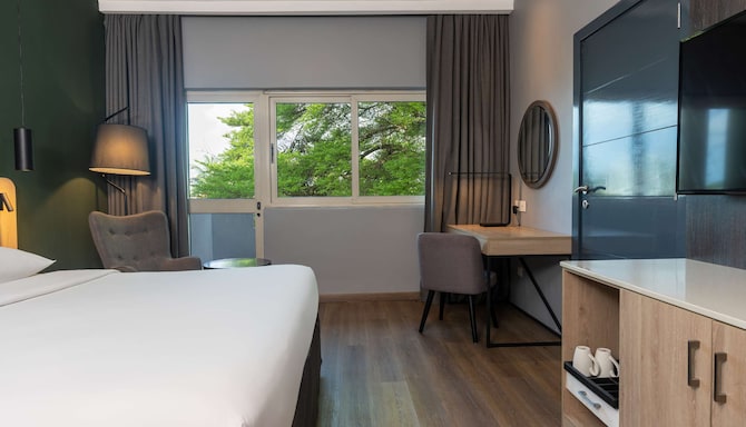 Park Inn by Radisson Serviced Apartments, Lagos Victoria Island - Superior Room with balcony
