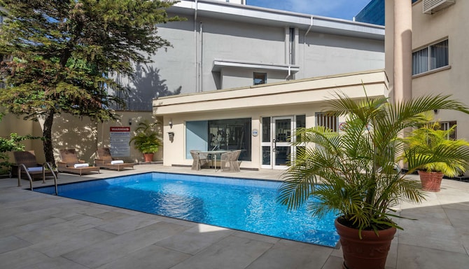 Park Inn by Radisson Serviced Apartments, Lagos Victoria Island - Gym Swimming Pool