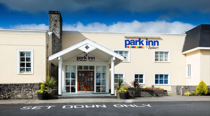 Park Inn By Radisson Shannon Airport - Hotel Exterior