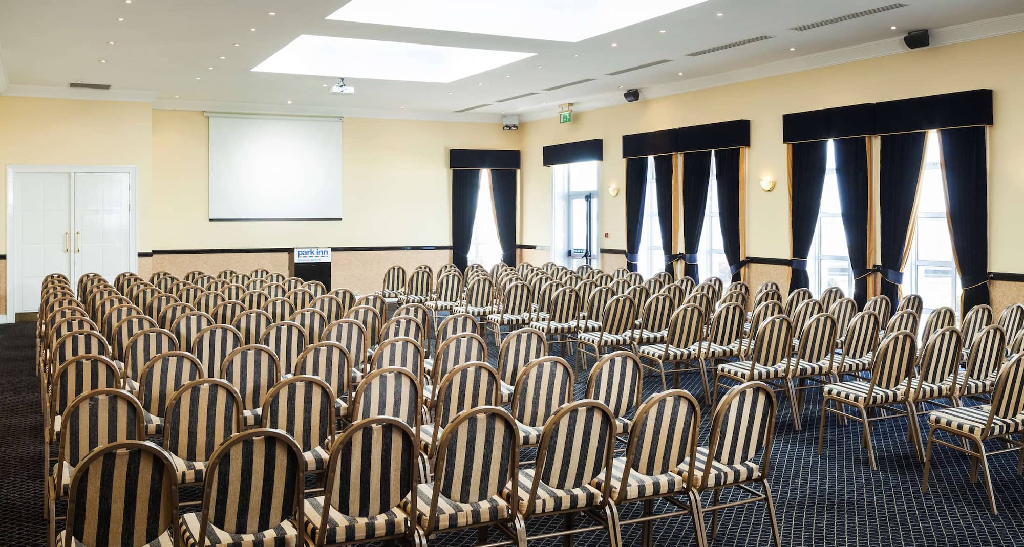 Park Inn By Radisson Shannon Airport - Meeting Room Auditorium Style