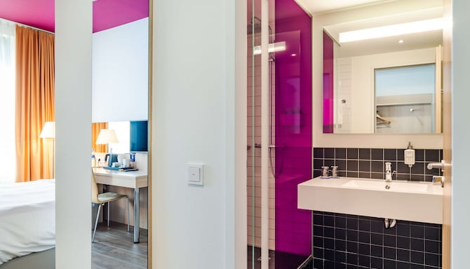 Park Inn by Radisson Stuttgart - Superior Room Bathroom