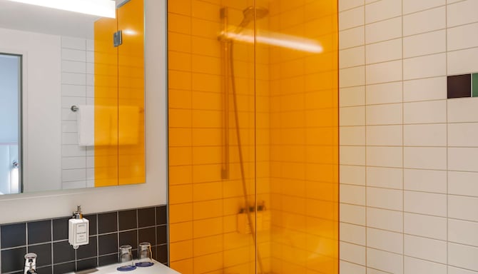 Park Inn by Radisson Stuttgart - Superior Room - Balcony Bathroom