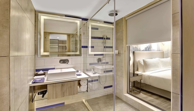 Park Inn by Radisson Surat - Bathroom