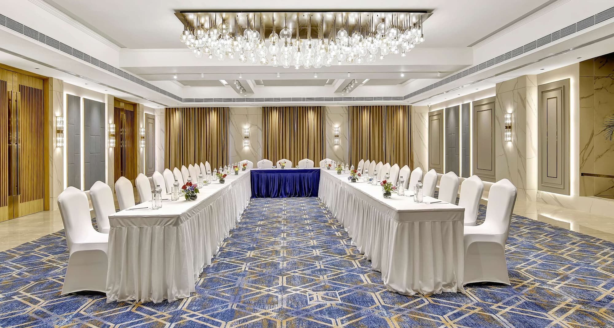 Park Inn by Radisson Surat - Meeting room banquet U shape