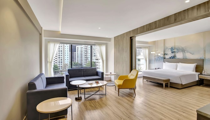 Park Inn by Radisson Surat - Suite