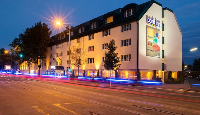 Park Inn By Radisson Uno City, Vienna - Exterior