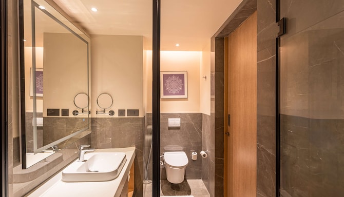 Park Inn by Radisson Vellore - Superior Room bathroom