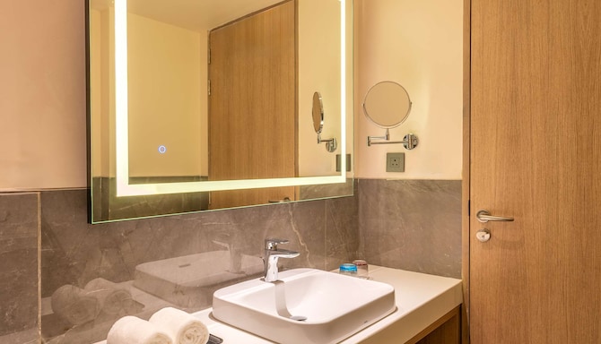 Park Inn by Radisson Vellore - Suite bathroom