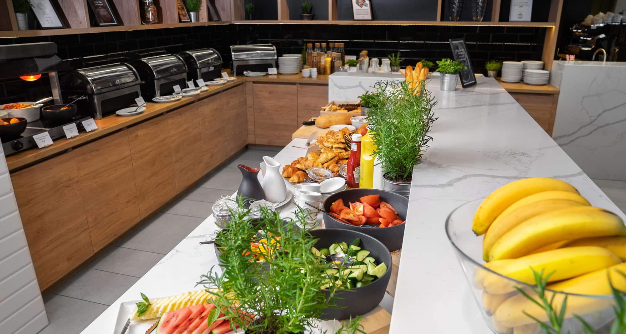 Park Inn by Radisson Vilnius Airport - Breakfast food