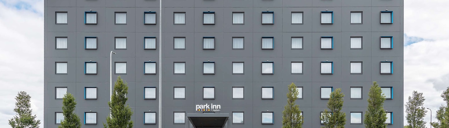 Park Inn by Radisson Vilnius Airport Hotel and Business Centre - hotel facade