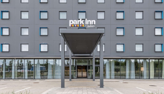 Park Inn by Radisson Vilnius Airport Hotel and Conference Centre Hotel and Business Centre - Hotel facade