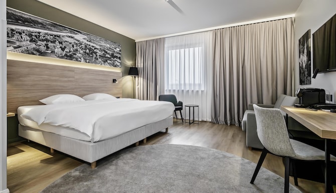 Park Inn by Radisson Vilnius Airport Hotel and Conference Centre - Family room bed