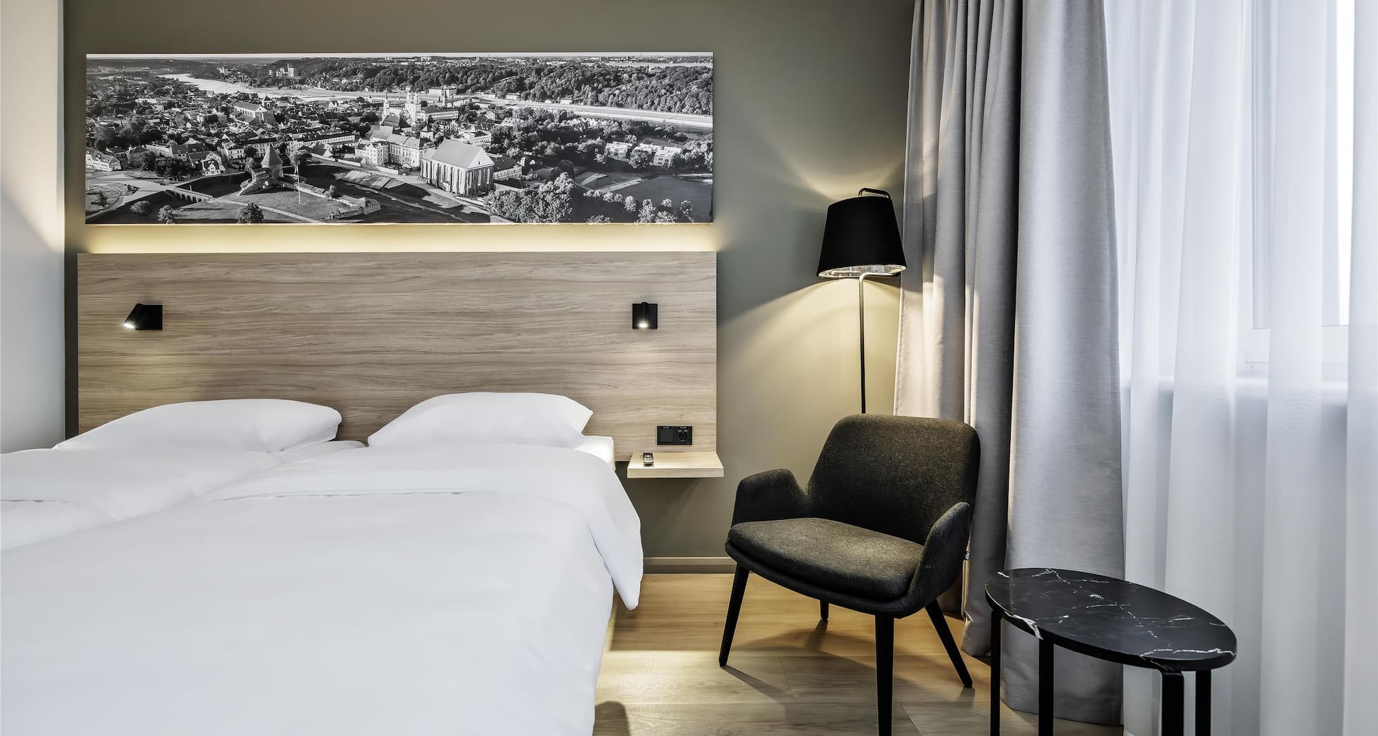 Park Inn by Radisson Vilnius Airport Hotel and Conference Centre - Guest room rest corner