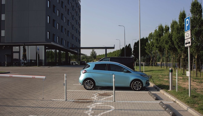 Park Inn by Radisson Vilnius Airport - Electric car charging place