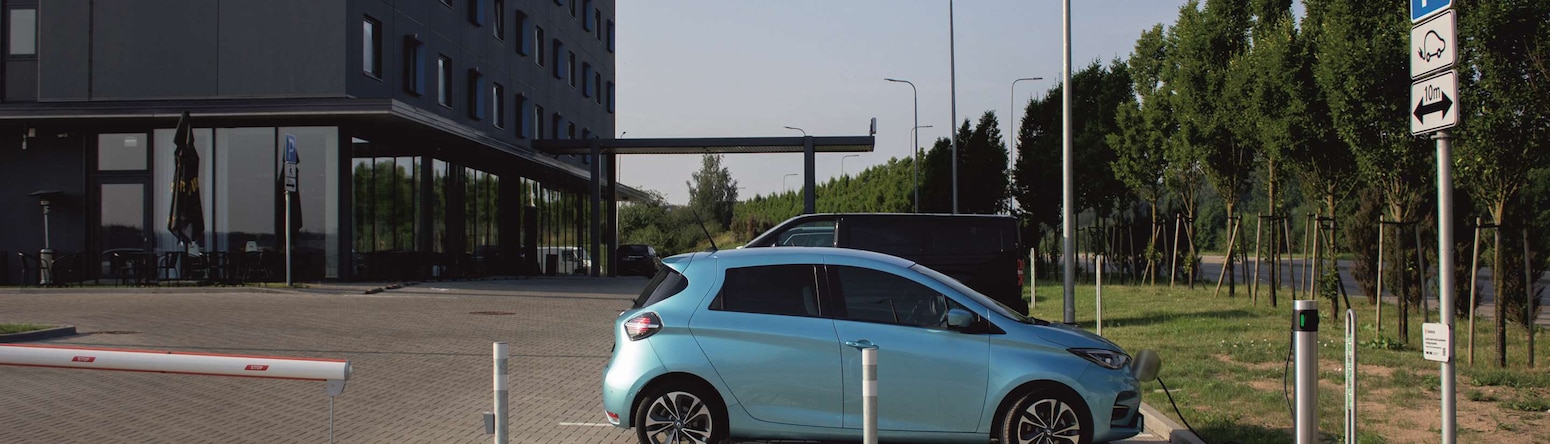 Park Inn by Radisson Vilnius Airport - Electric car charging place