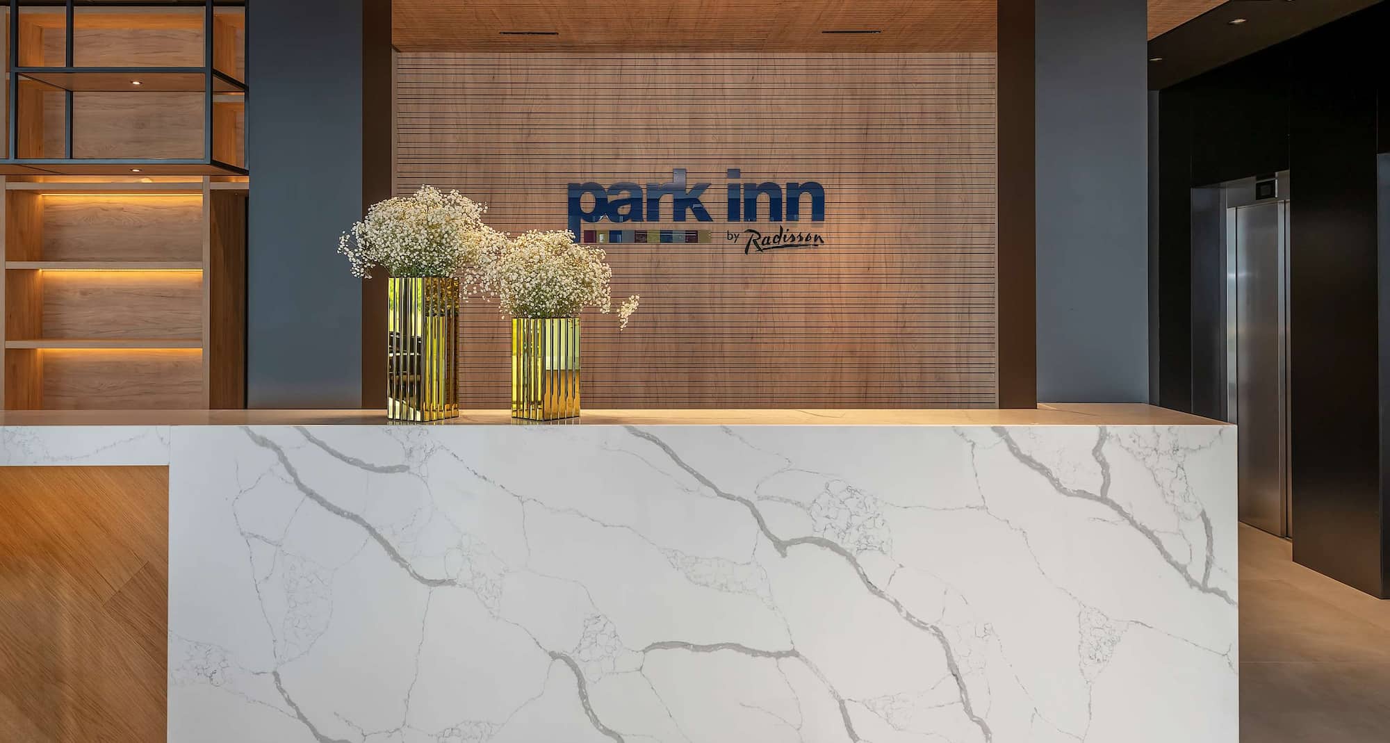 Park Inn by Radisson Vilnius Airport Hotel and Business Centre - reception