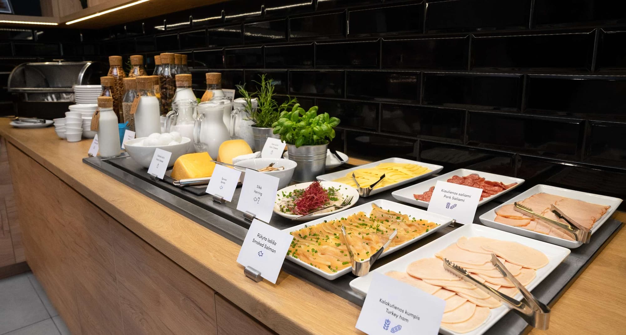 Park Inn by Radisson Vilnius Airport - Breakfast food