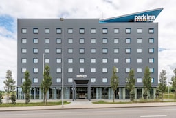 Park Inn by Radisson Vilnius Airport Hotel and Business Centre - hotel facade