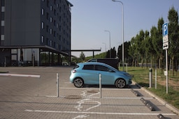 Park Inn by Radisson Vilnius Airport - Electric car charging place