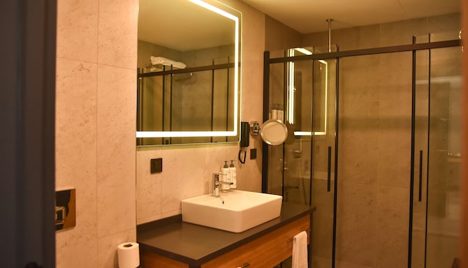 Park Inn by Radisson Yalova City Center - Süit banyo