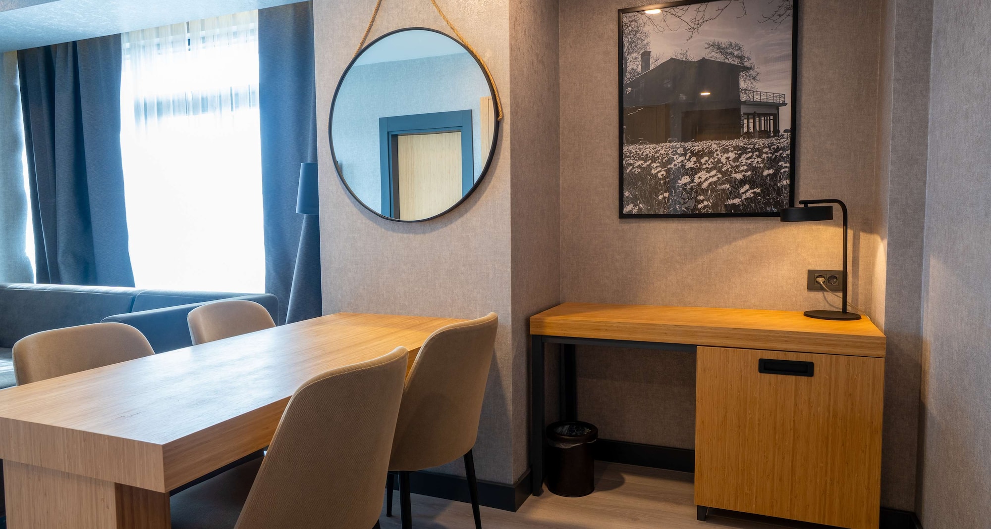 Park Inn by Radisson Yalova City Center - Corner Suite - Living room